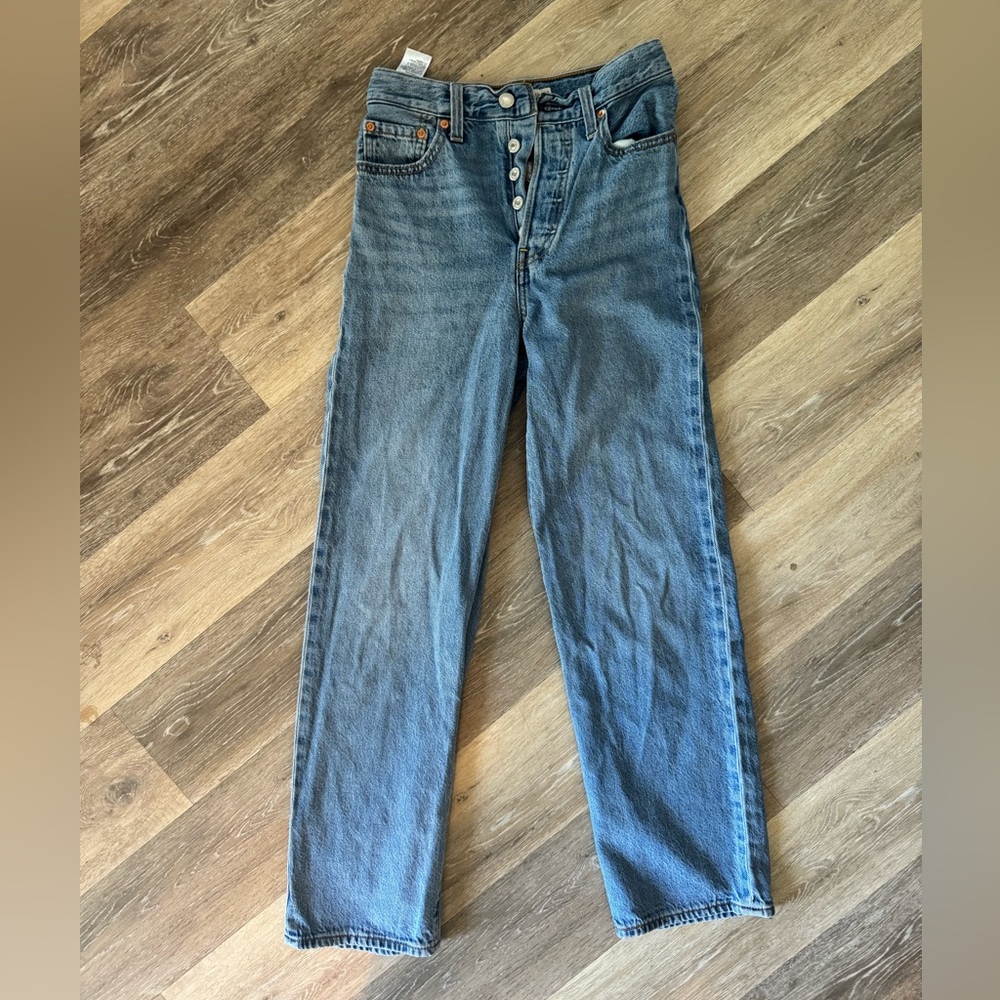 Levi’s ribcage straight ankle jeans